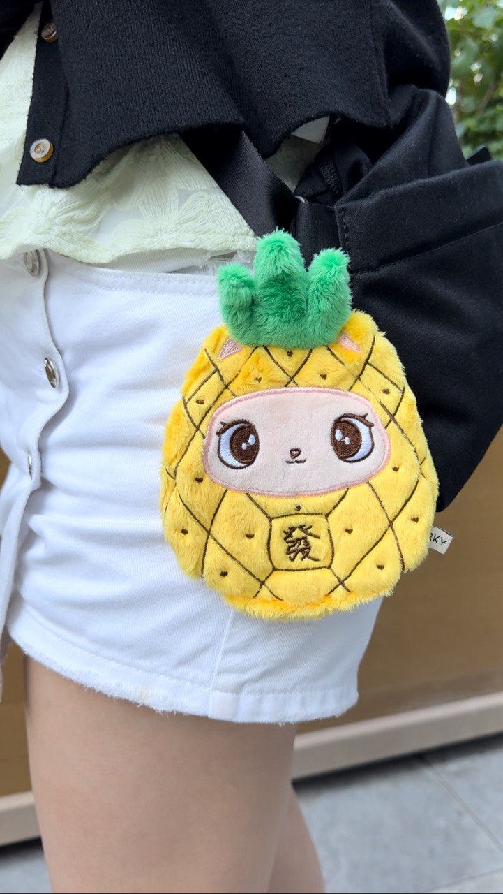 **Preorder** Pineappaw Darumeow Pouch